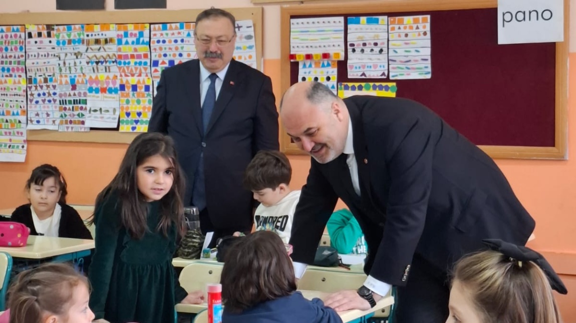 Yalıköy Şehit Pilot Teğmen Barış Çakır İlk ve Ortaokulu'nda Karne Heyecanı